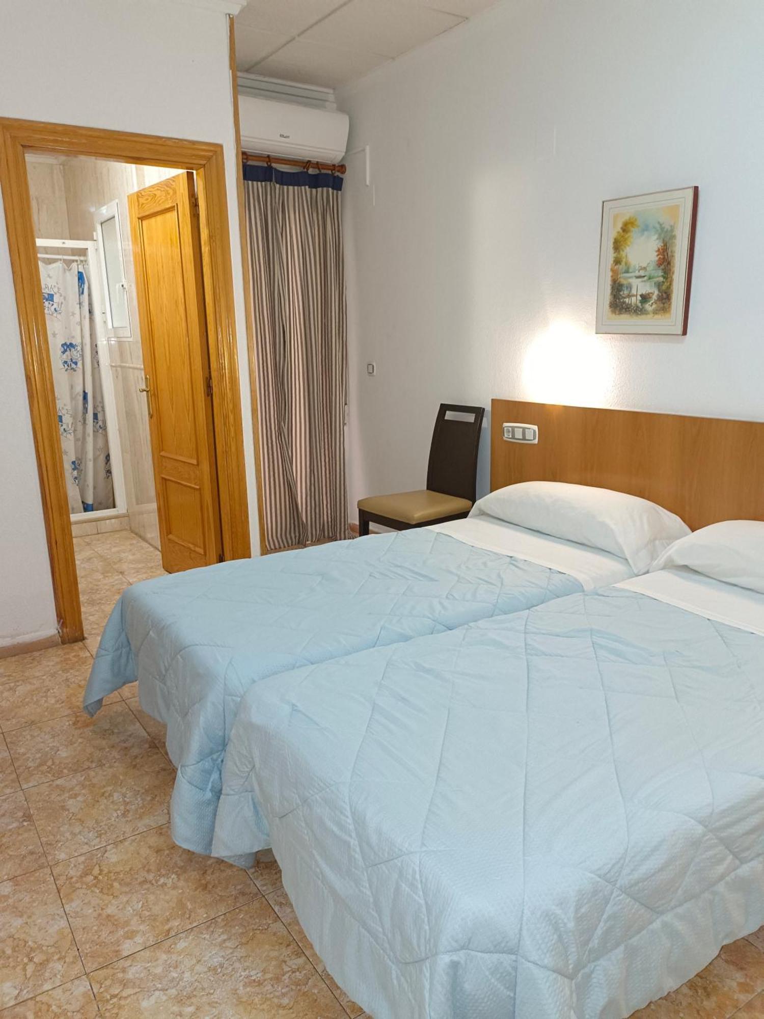 Hostal Gran Via Levante 托雷维耶哈 外观 照片