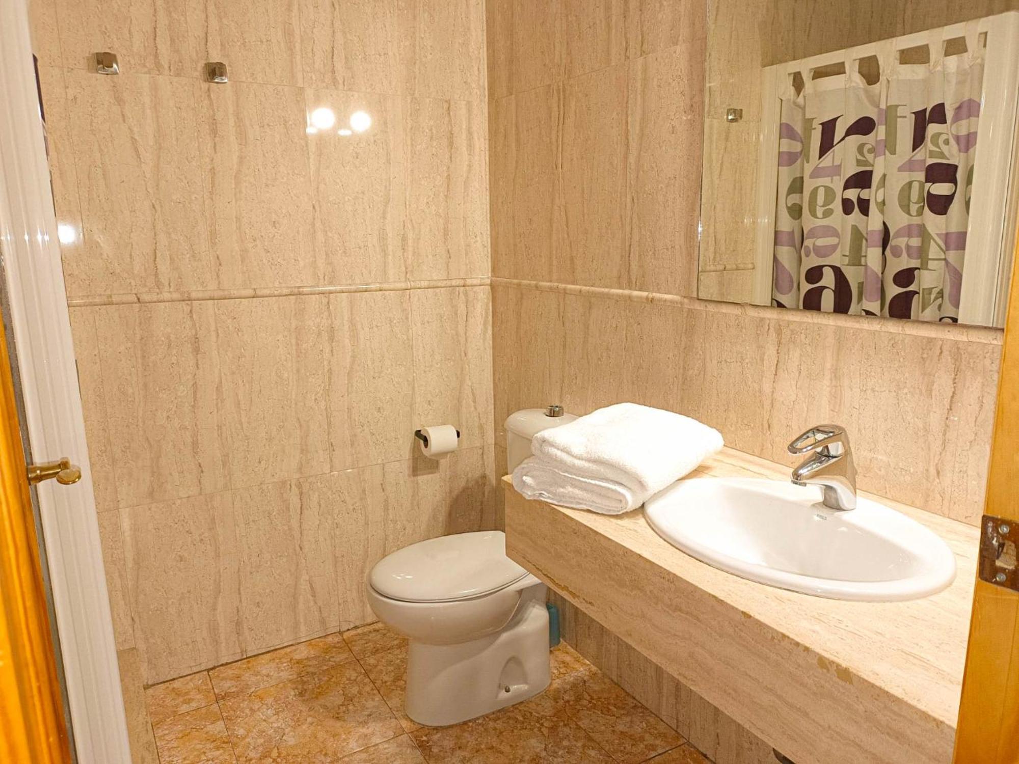Hostal Gran Via Levante 托雷维耶哈 外观 照片