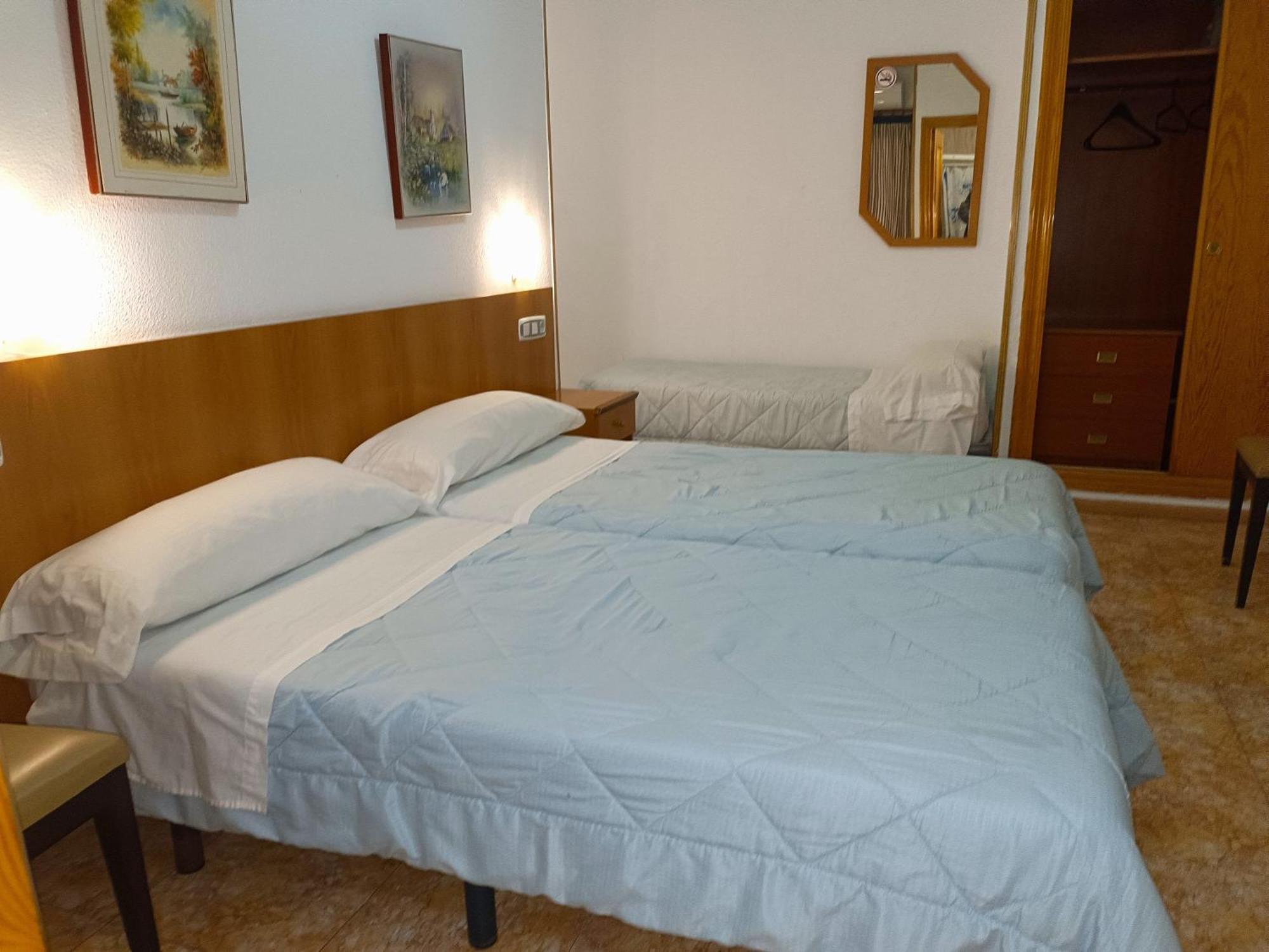 Hostal Gran Via Levante 托雷维耶哈 外观 照片