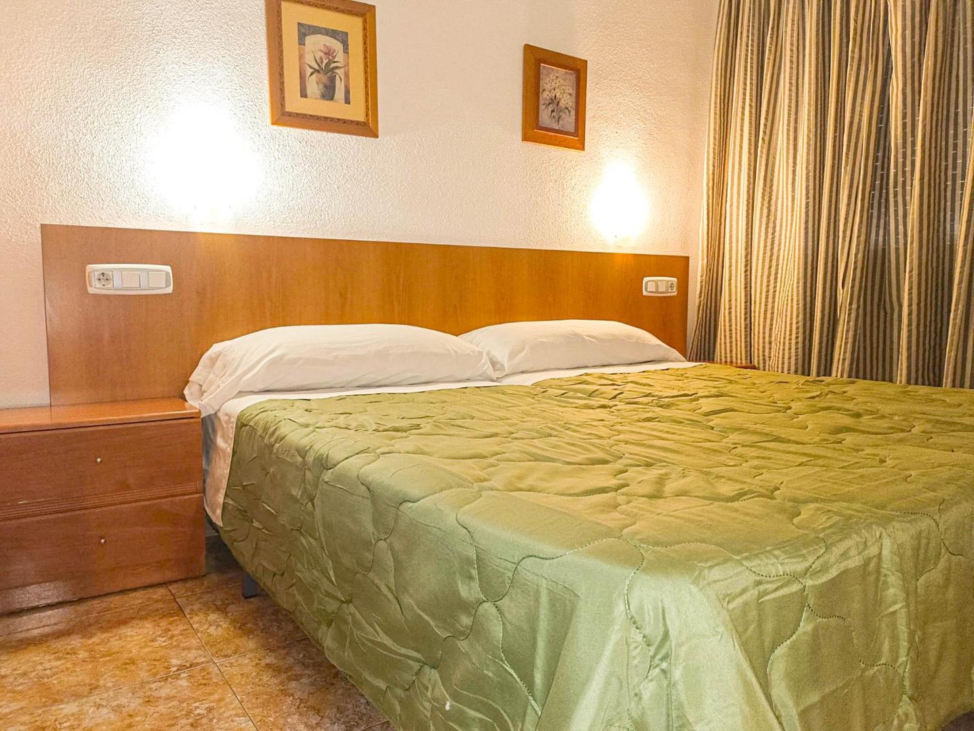 Hostal Gran Via Levante 托雷维耶哈 外观 照片