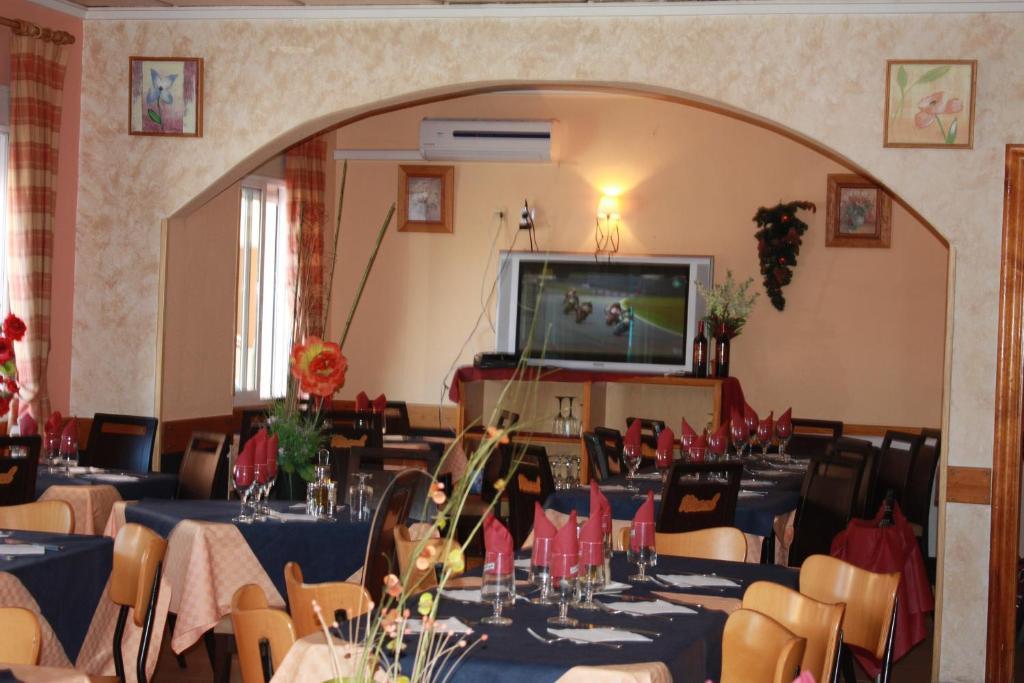 Hostal Gran Via Levante 托雷维耶哈 外观 照片