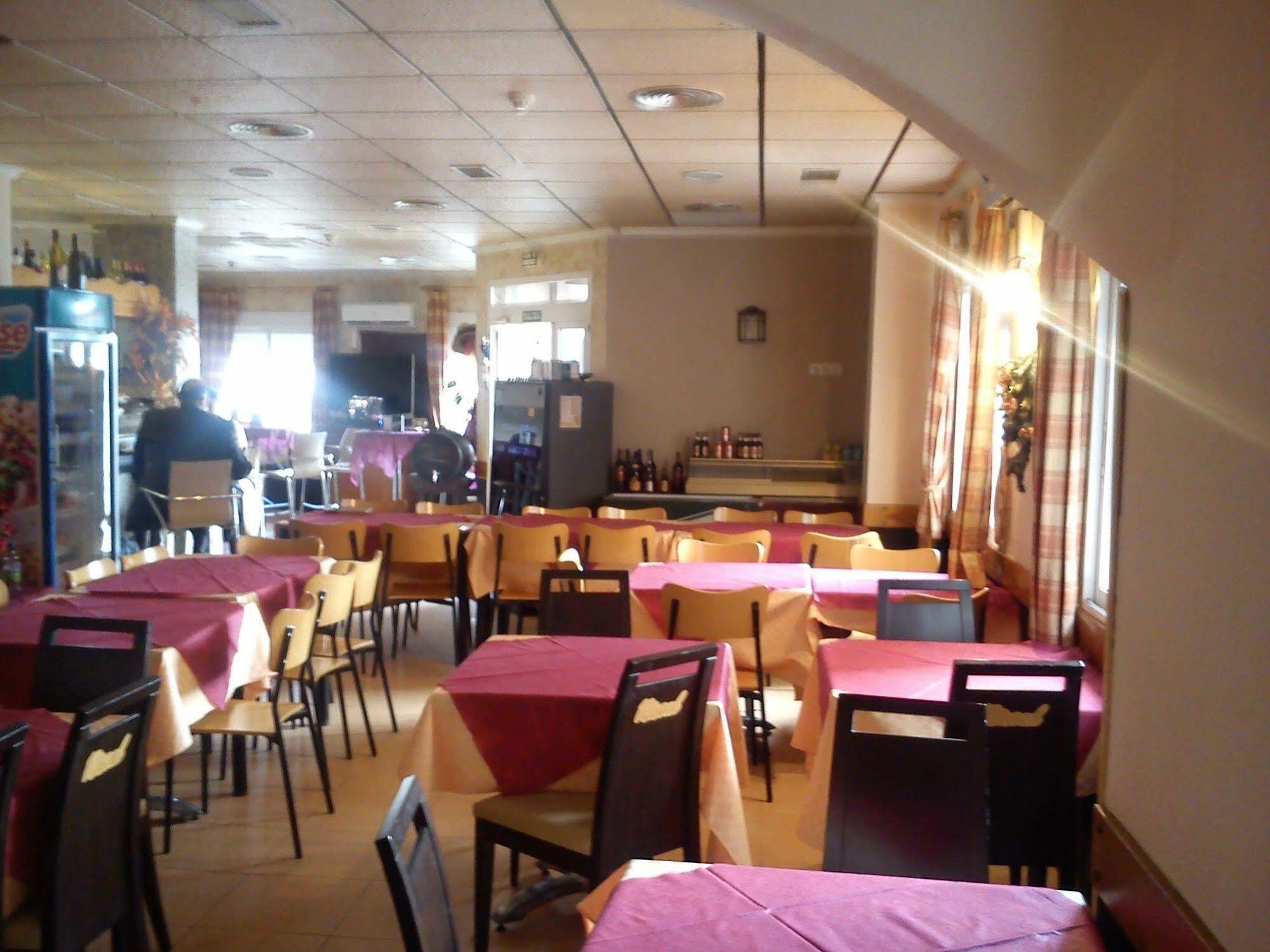 Hostal Gran Via Levante 托雷维耶哈 外观 照片